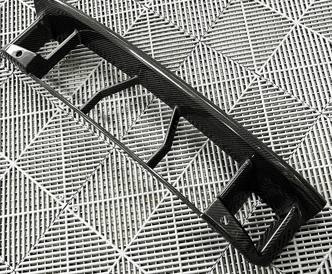 2023+ BMW G87 M2 Dry Carbon Fiber Front Bumpe Lower Grille