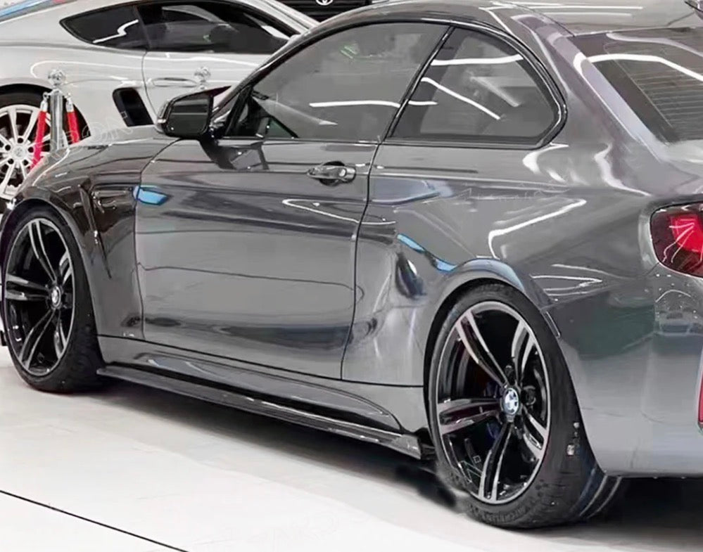 2023+ BMW G87 M2 – LP Style Carbon Fiber Side Skirts