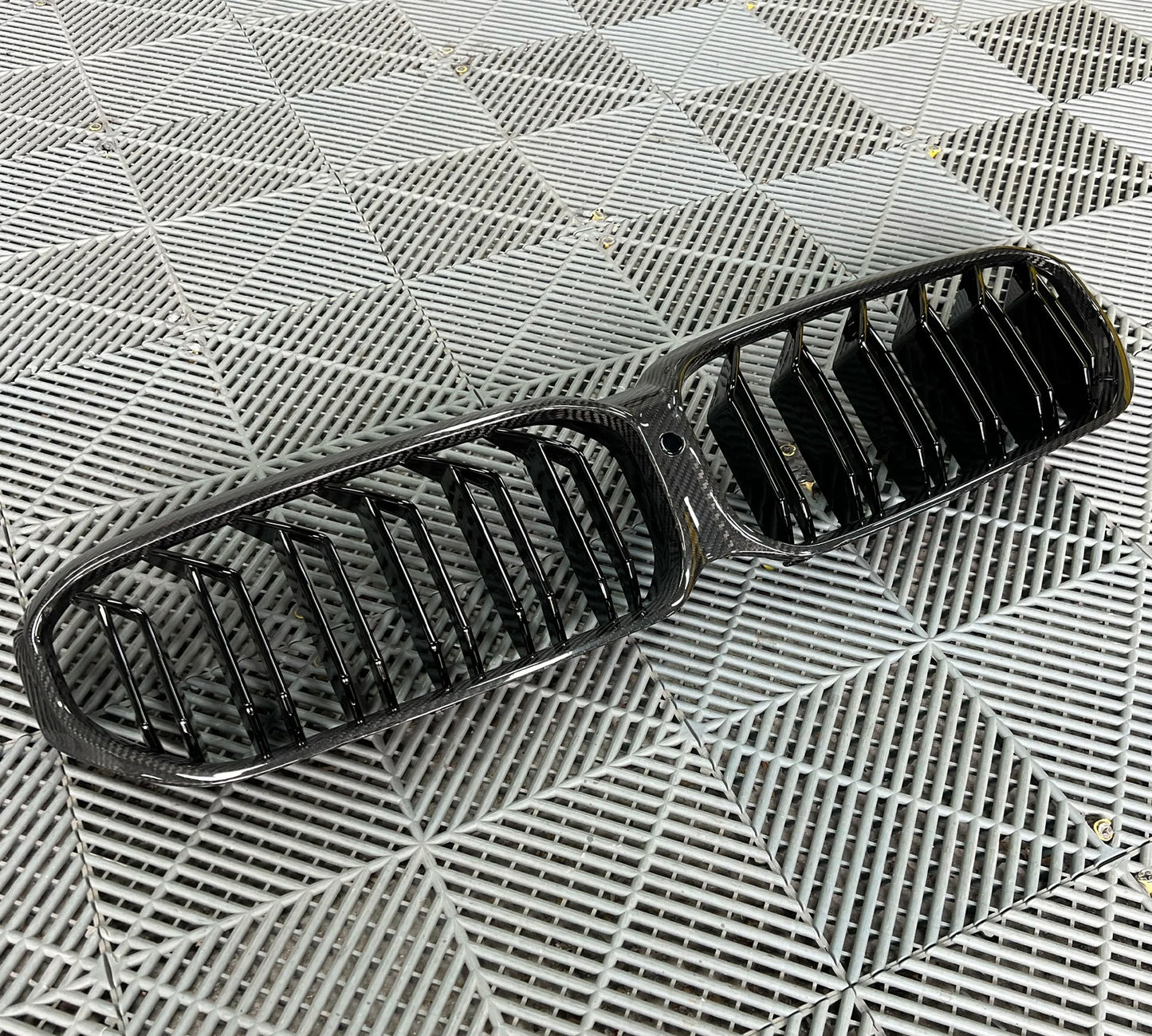 2021+ BMW F90 M5 / G30 5 Series – Carbon Fiber Front Grill (LCI)