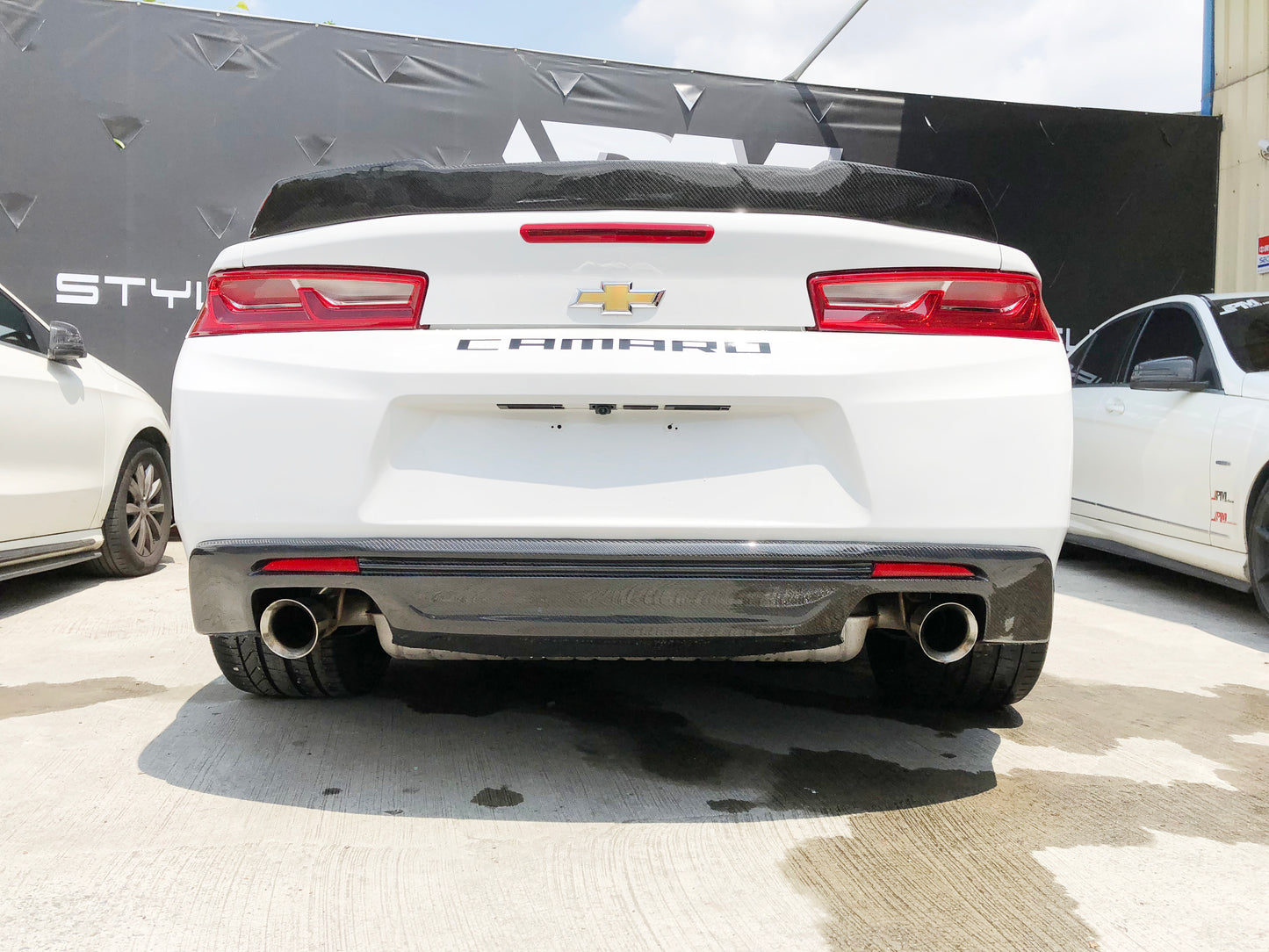 2016-2018 CAMARO ZL1 STYLE CARBON FIBER REAR DIFFUSER