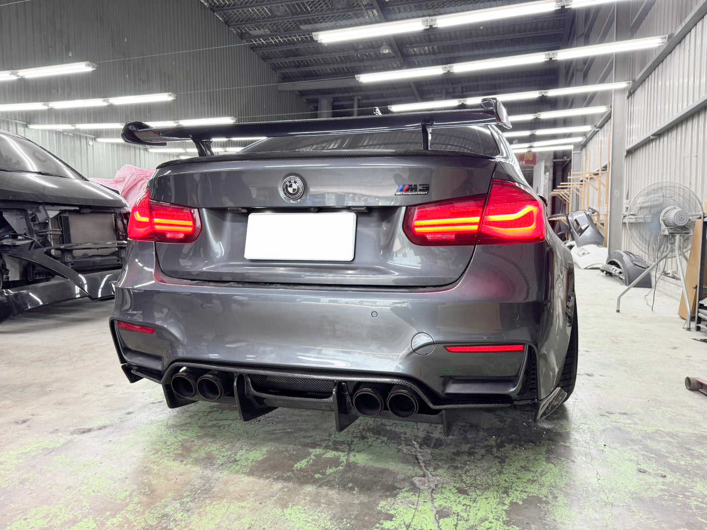 2015-2020 BMW F82 M4 PSM STYLE CARBON FIBER REAR DIFFUSER