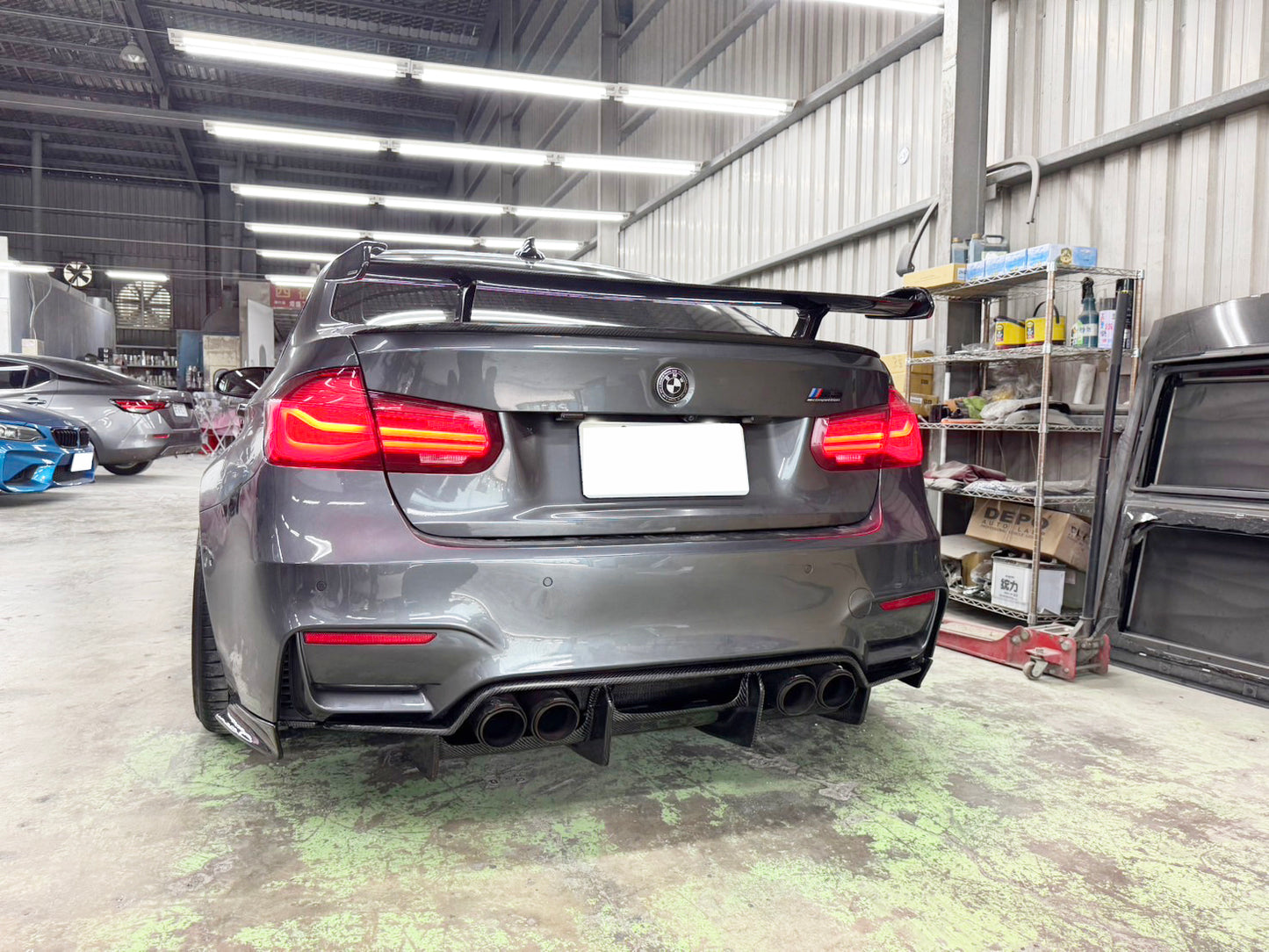 2015-2020 BMW F82 M4 PSM STYLE CARBON FIBER REAR DIFFUSER