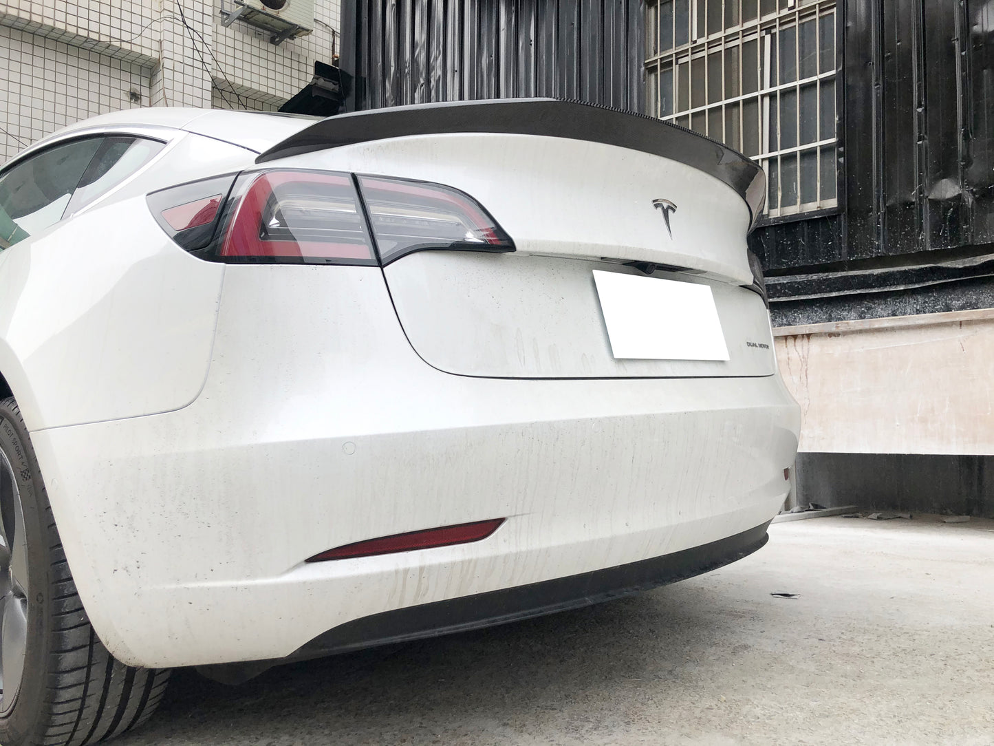 2017+ Tesla Model 3 V Style Carbon Fiber Trunk Spoiler